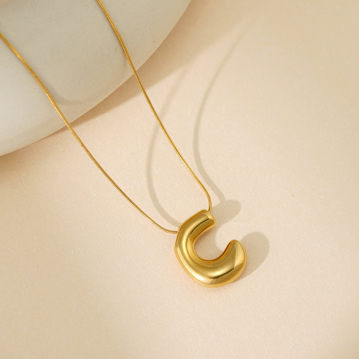 English Letter Temperament Simple Niche Necklace