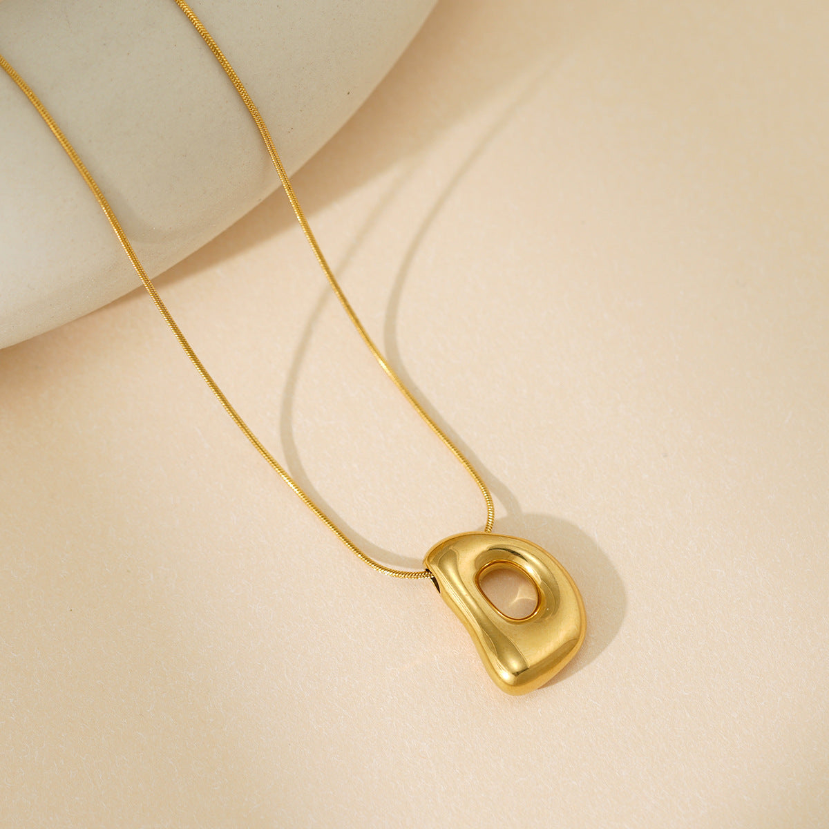 English Letter Temperament Simple Niche Necklace