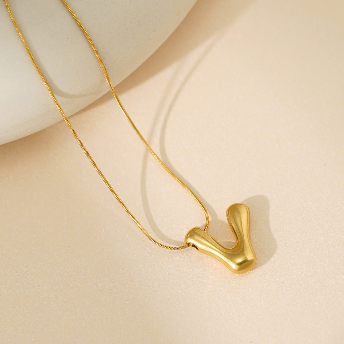 English Letter Temperament Simple Niche Necklace