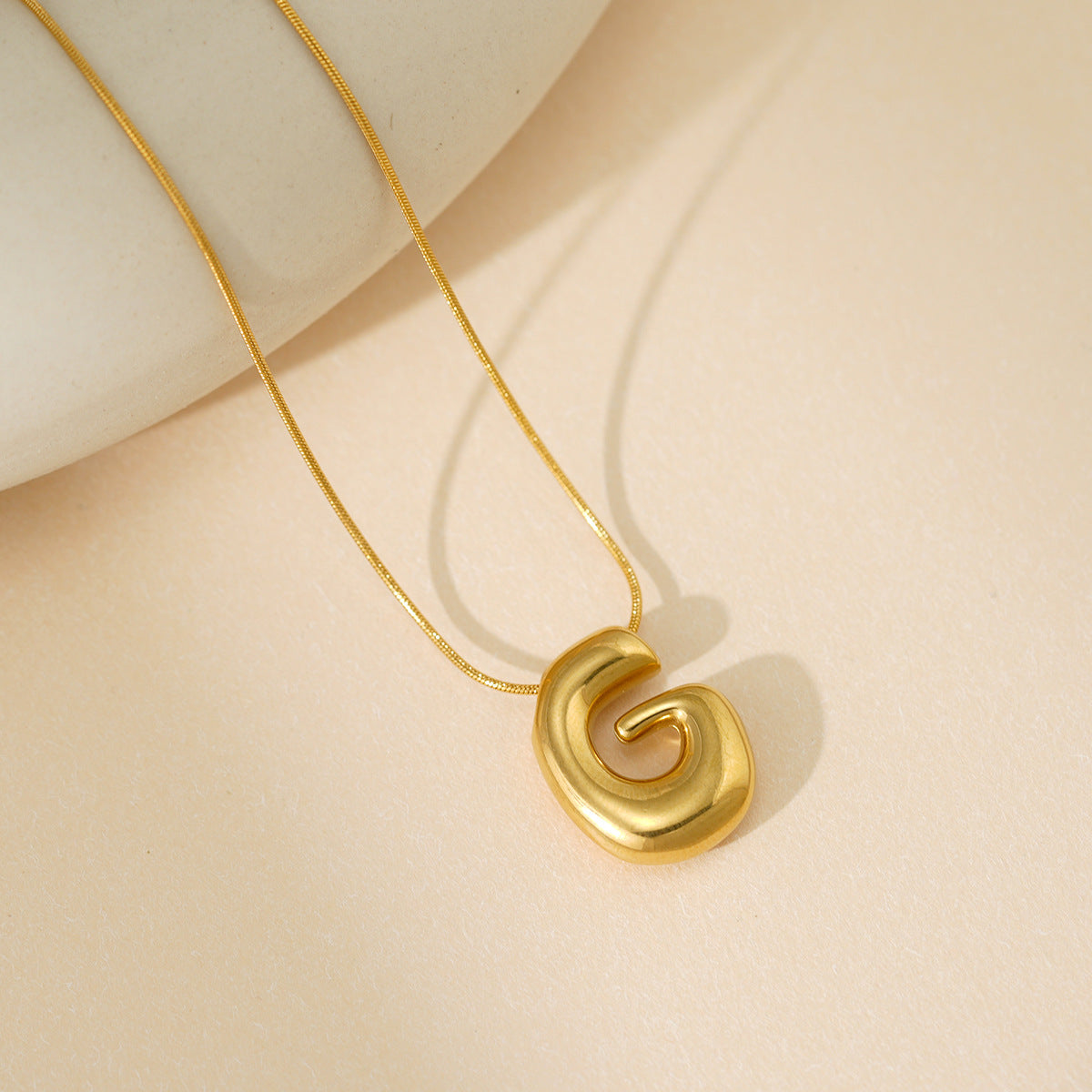 English Letter Temperament Simple Niche Necklace