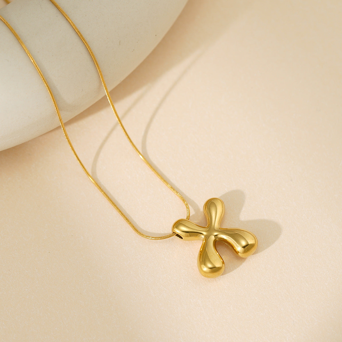 English Letter Temperament Simple Niche Necklace