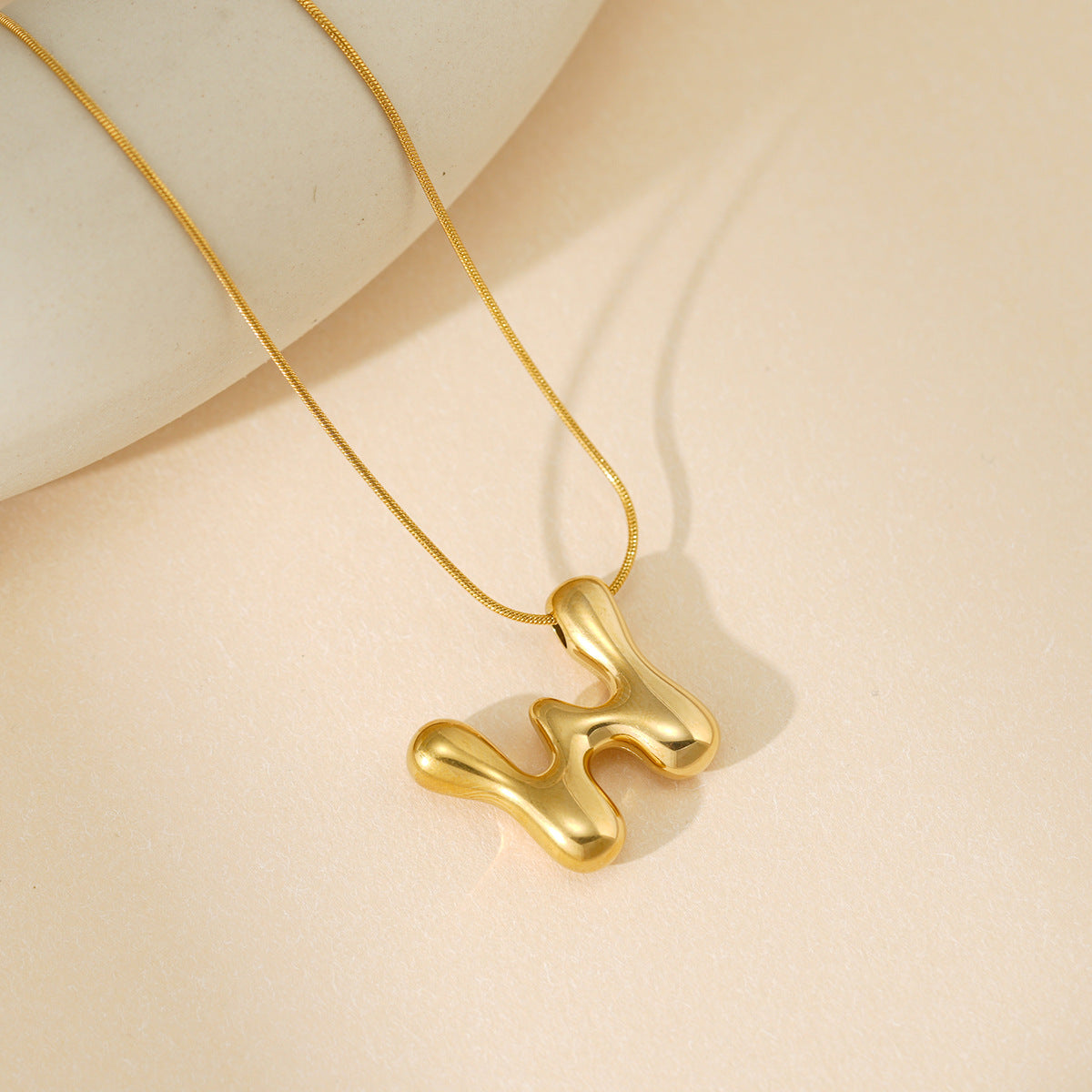 English Letter Temperament Simple Niche Necklace